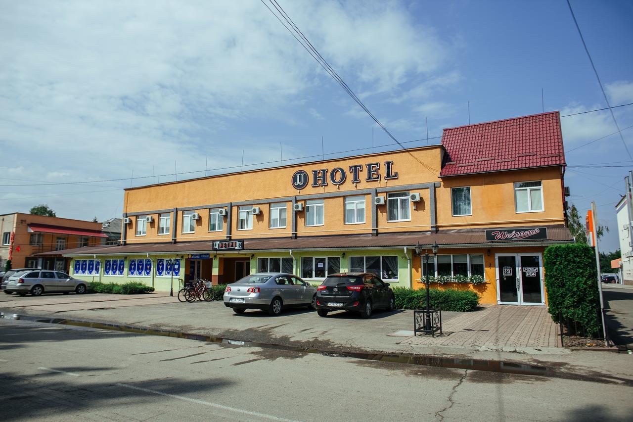Jj Hotel Vynohradiv Exterior photo
