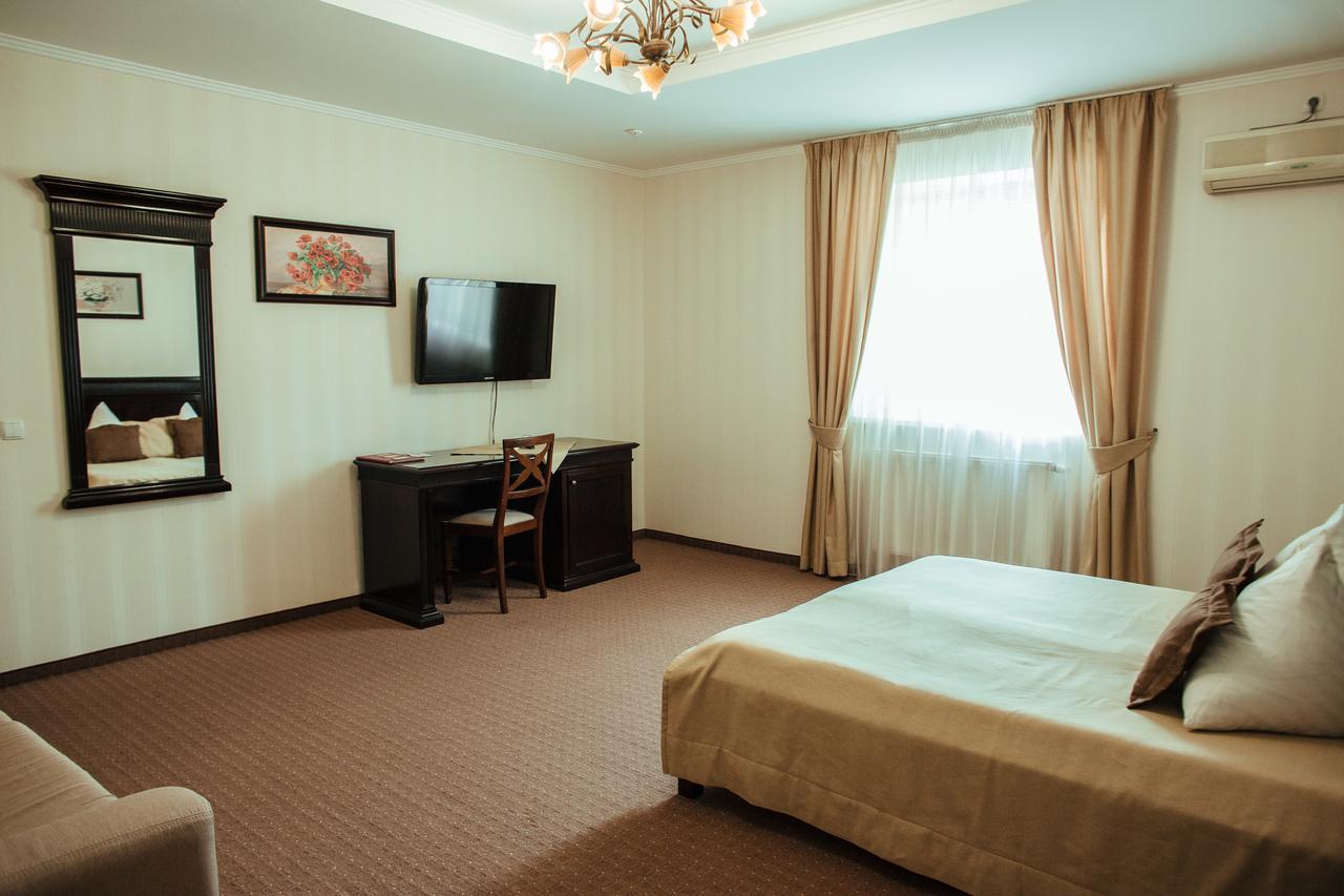 Jj Hotel Vynohradiv Exterior photo
