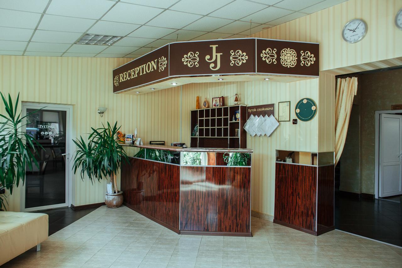 Jj Hotel Vynohradiv Exterior photo